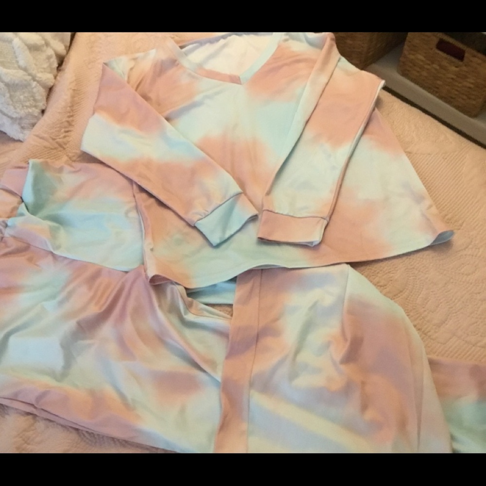 Matching lounge set size medium. Never worn